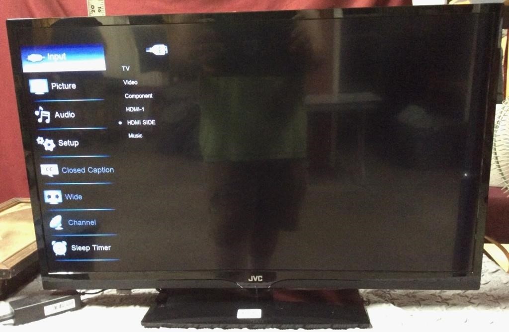 JVC 32 Inch Flat Screen Television With Remote