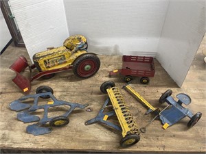 Vintage Marx tin litho plo/tractor w/ accessories