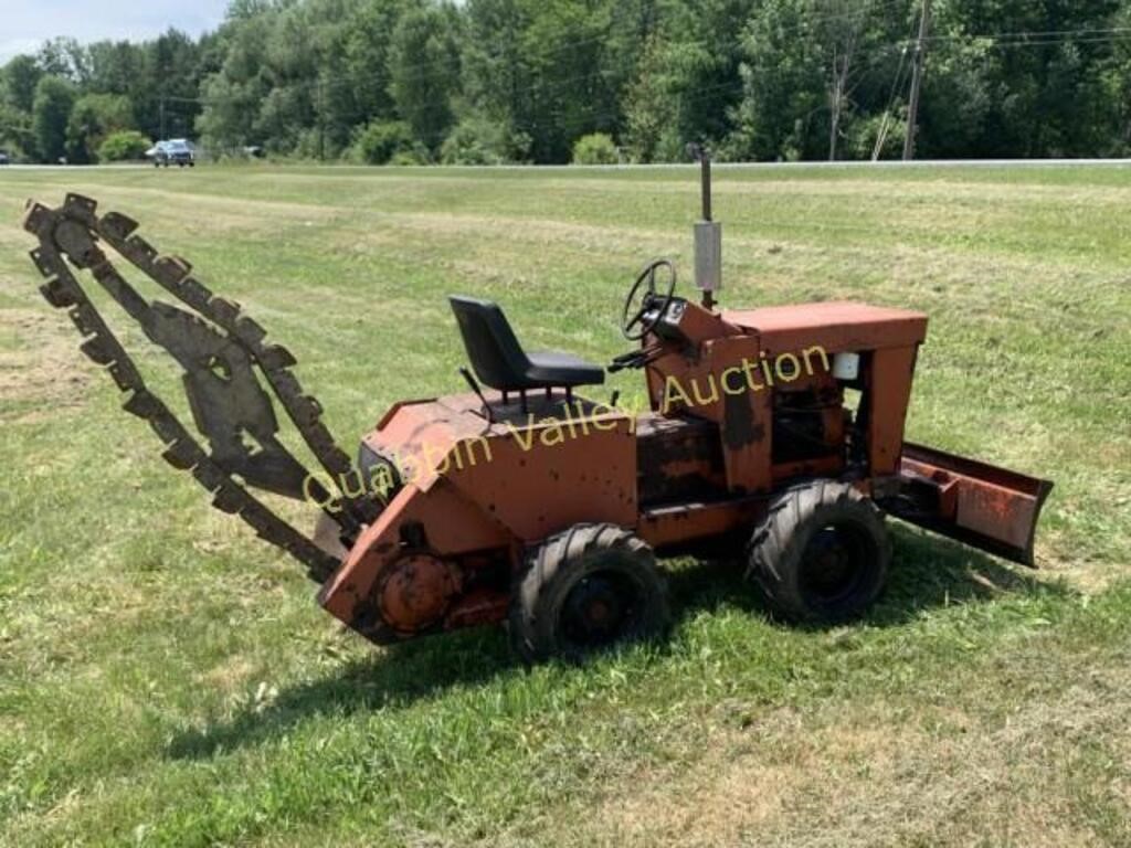 DITCH WITCH TRENCHER