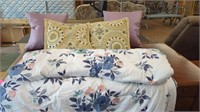 PILLOWS AND FULL/QUEEN SIZE BEDSPREAD