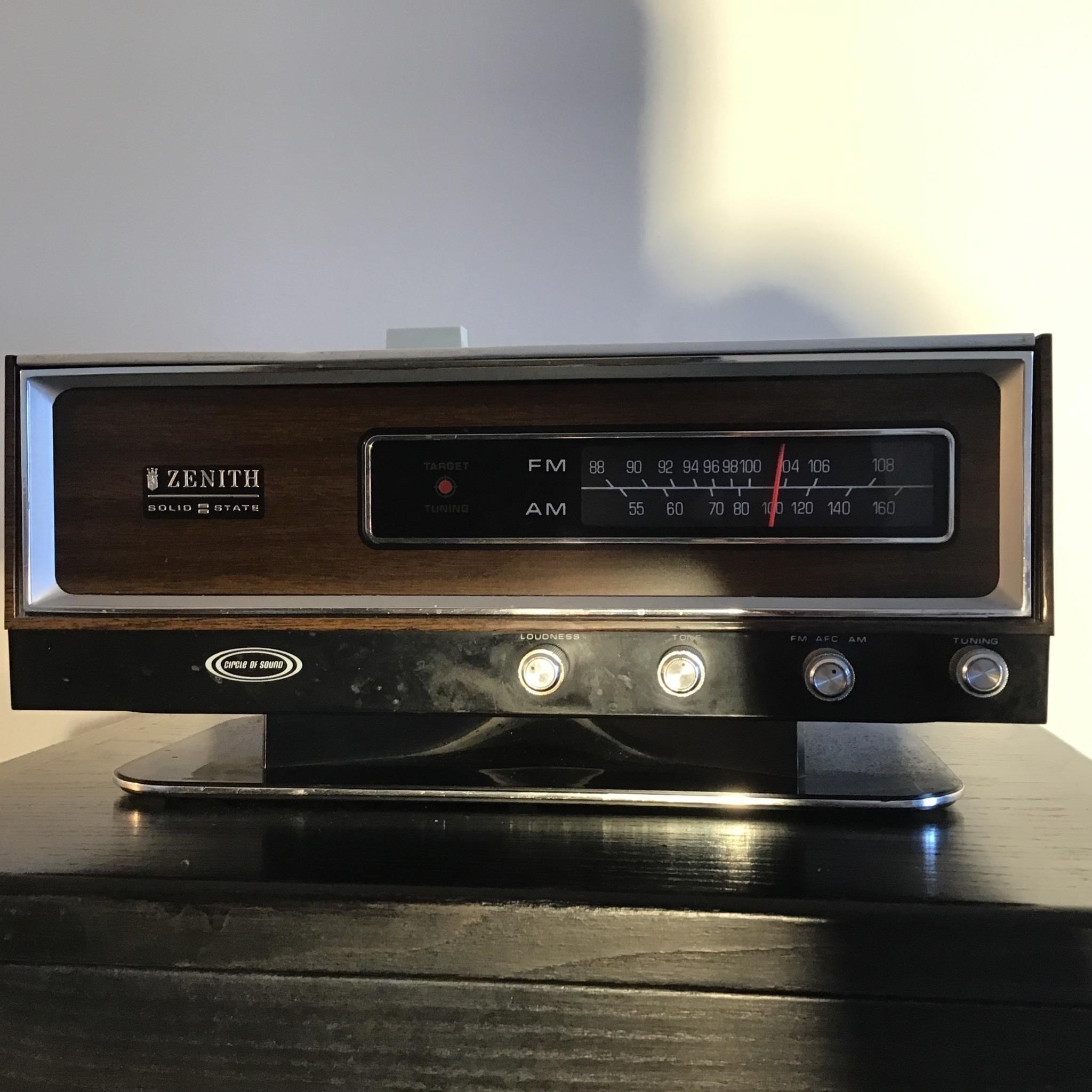 ZENITH VINTAGE RADIO