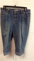 R5) WOMENS SIZE 4 FADED GLORY CAPRIS