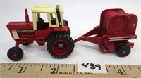 IH 1086 tractor with round baler