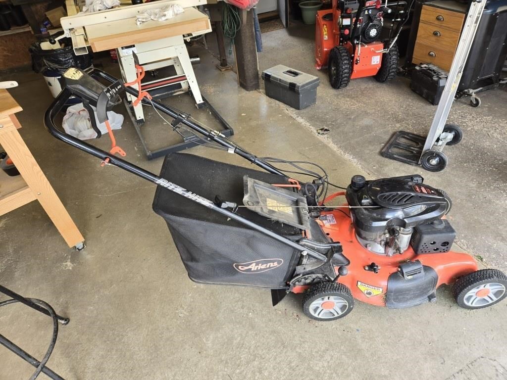 ARIENS Self propelled 21" mower - started 1st