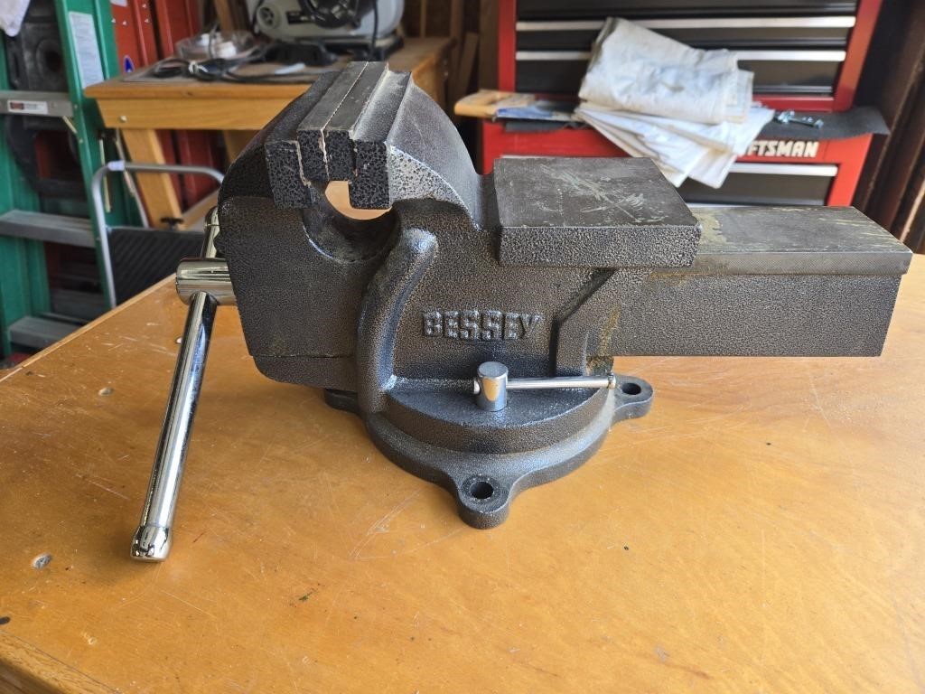 BESSEY Bench Vise , 6" Jaws