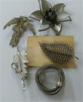 Brooches  (5)