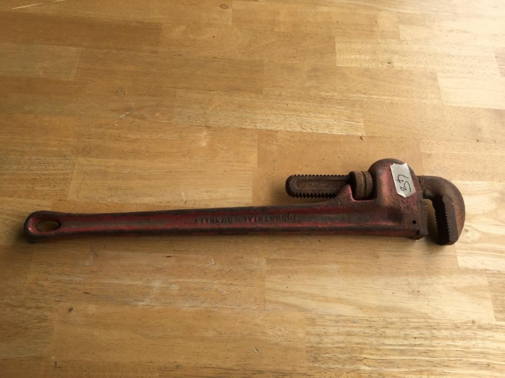 Large adjustable 24" pipe wrench