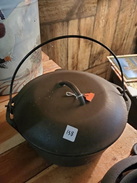 Cast Iron Dutch Oven w/ Trivet