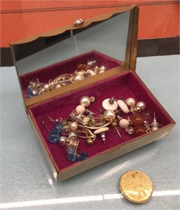 Small jewelry box w/ earrings