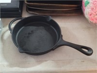 Pioneer Woman - Cast Iron Skillet