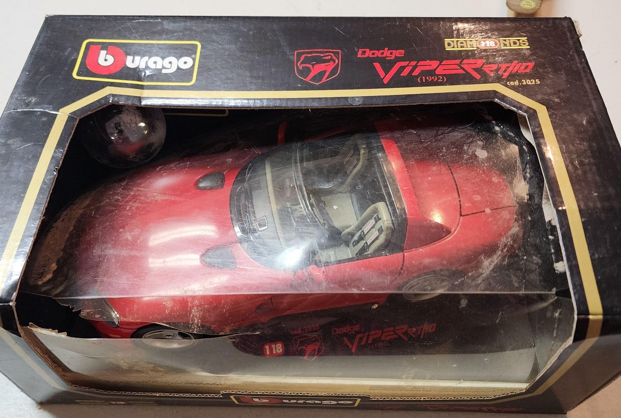 VTG Burago Dodge Viper 1/18 Scale NIB