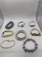 BEADED BRACELET LOT OF 8