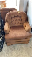 Cloth button tuck chair