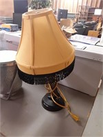 VINTAGE COLLECTIABLE LAMP