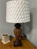 Table lamp, wax melter, 3 decorative vases