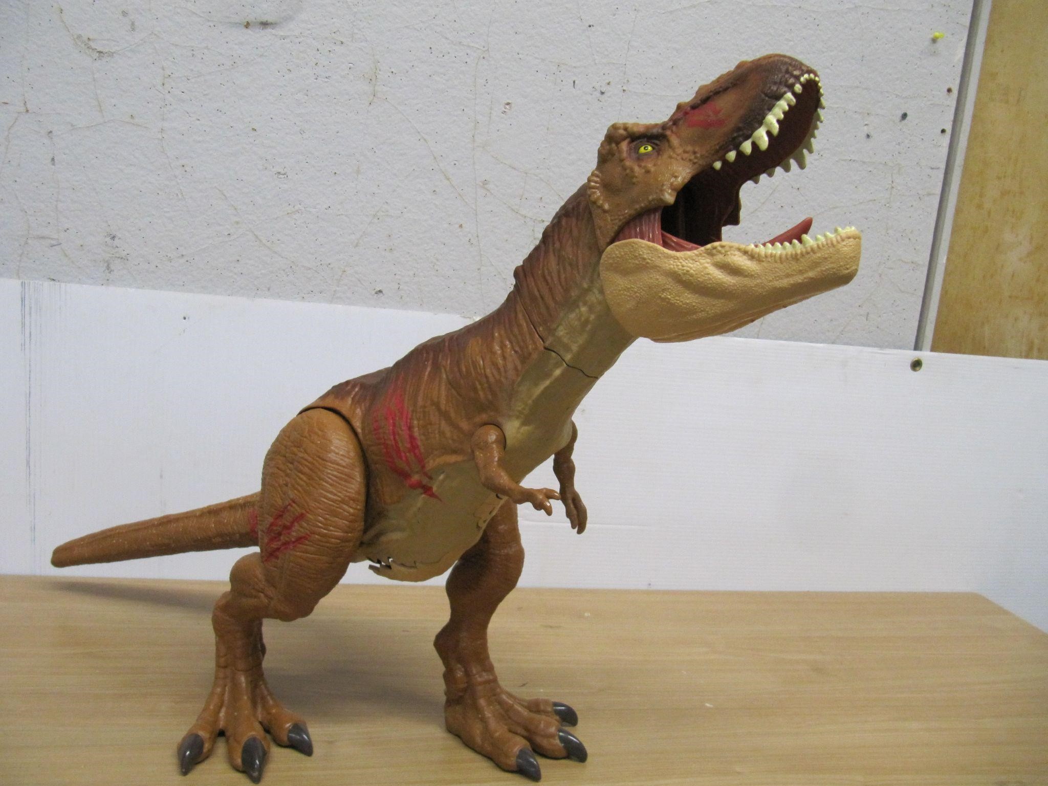 LARGE BATTERY OPERATED T-REX