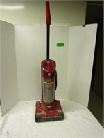 Dirt Devil Dynamite Bagless Quick Vac-works