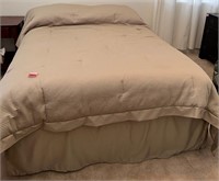 V - QUEEN BED, MATTRESS SET & BED LINENS (B6)