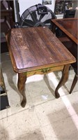 Oak Queen Anne end table with one drawer, 21x 19 x