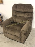 Ashley Furniture Electric Lift Chair, like New