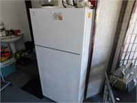 GE Refrigerator- 28" x 61.5"