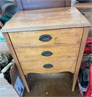 End Table ( NO SHIPPING)