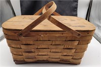 Wood woven picnic basket. 18"×11"×9".