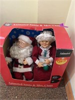 ANIMATED SANTA AND MRS CLAUS