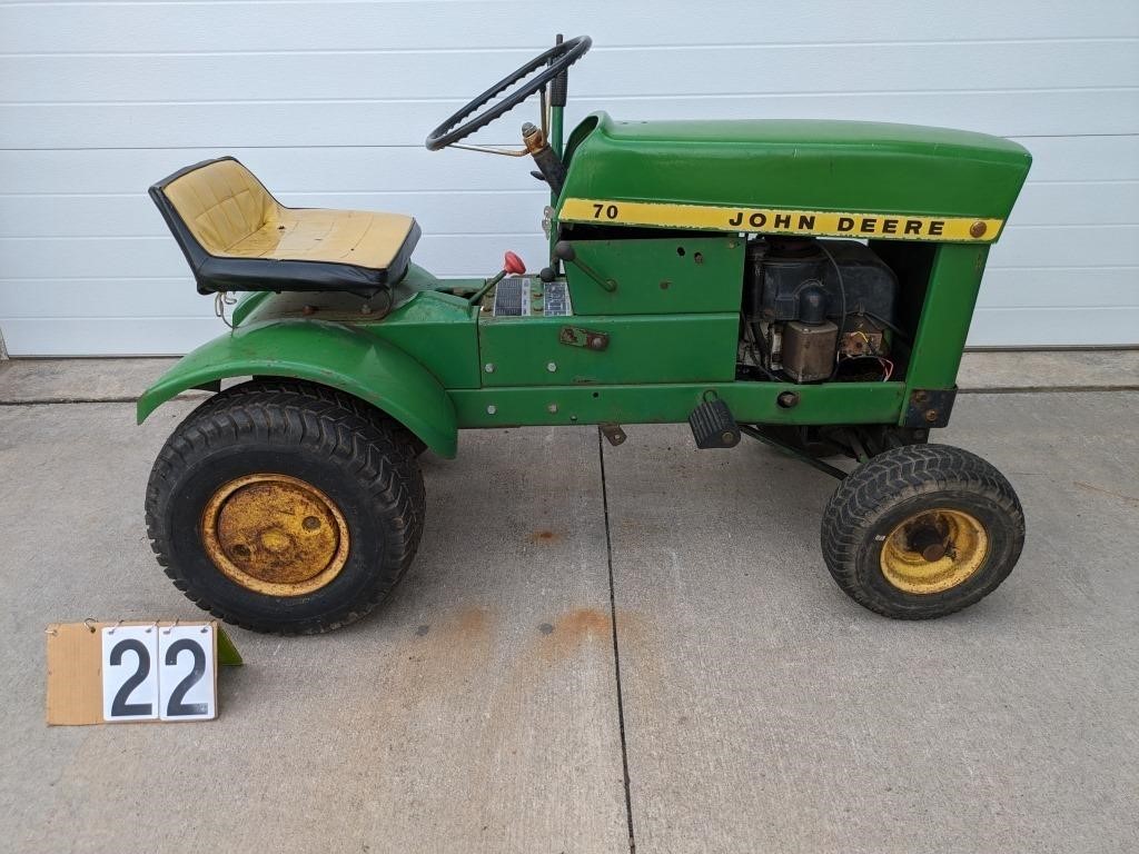 John Deere 70 Lawn Tractor