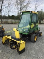 JOHN DEERE F935 TRACTOR W/ 47" FRONT MOUNT SNOW BL