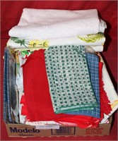 FLAT BOX OF TABLEWARE LINENS