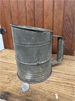 Vintage Bromwell Bee Sifter