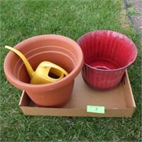 1 TIN PLANTER, 1 PLASTIC PLANTER, WATERING CAN
