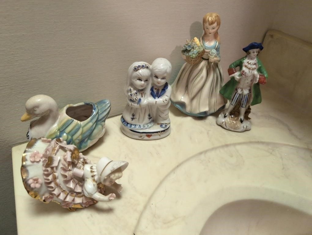Small planter and figurine lot