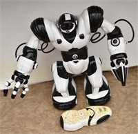 WowWee Robosapien Toy Dancing Robot WORKS