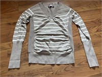 C10) Woman’s striped sweater size L. Taupe color.