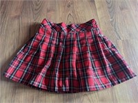 C10) Girls plaid skirt size 5T. Has shorts