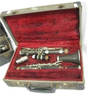 Vintage Pruefer student clarinet with case.