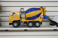 BRUDER TOY PLASTIC CEMENT TRUCK AS NEW  150 DOLLAR