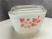 Pyrex Pink Gooseberry Refrigerator Dish with Lid