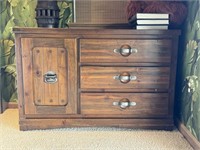Young Hinkle Chest Of Drawers