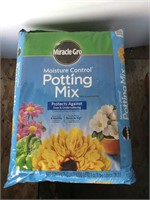 Miracle- Gro Potting Mix
