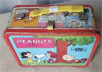 Vintage "Peanuts" Metal Lunchbox