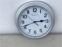 BATTERY OPERATED WALL CLOCK = WORKS