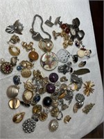 ASSORTED VINTAGE CLIP ON EARRINGS AND BROOCHES