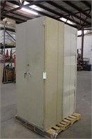 (2) Metal Cabinets Approx 36"x25"x87"
