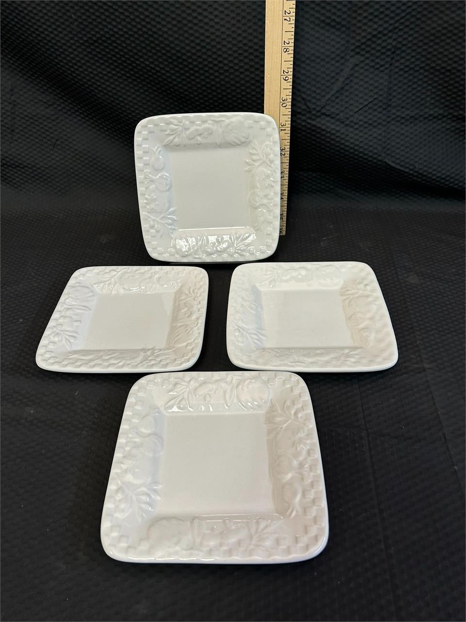 4 Stoneware Dining Plates