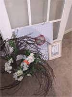 LOT OF DECOR / WREATH/ PEG BOARDS