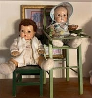 J - LOT OF 2 COLLECTIBLE DOLLS & DOLL CHAIRS (B3)