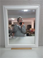 WHITE FRAME ACCENT MIRROR